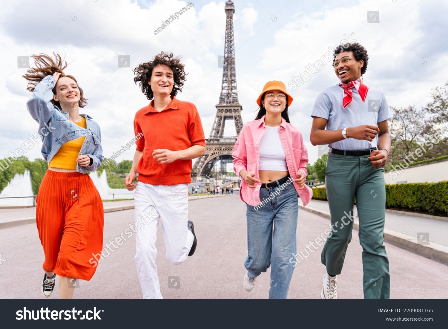 Group Young Happy Friends Visiting Paris Stock Photo 2209081165 ...