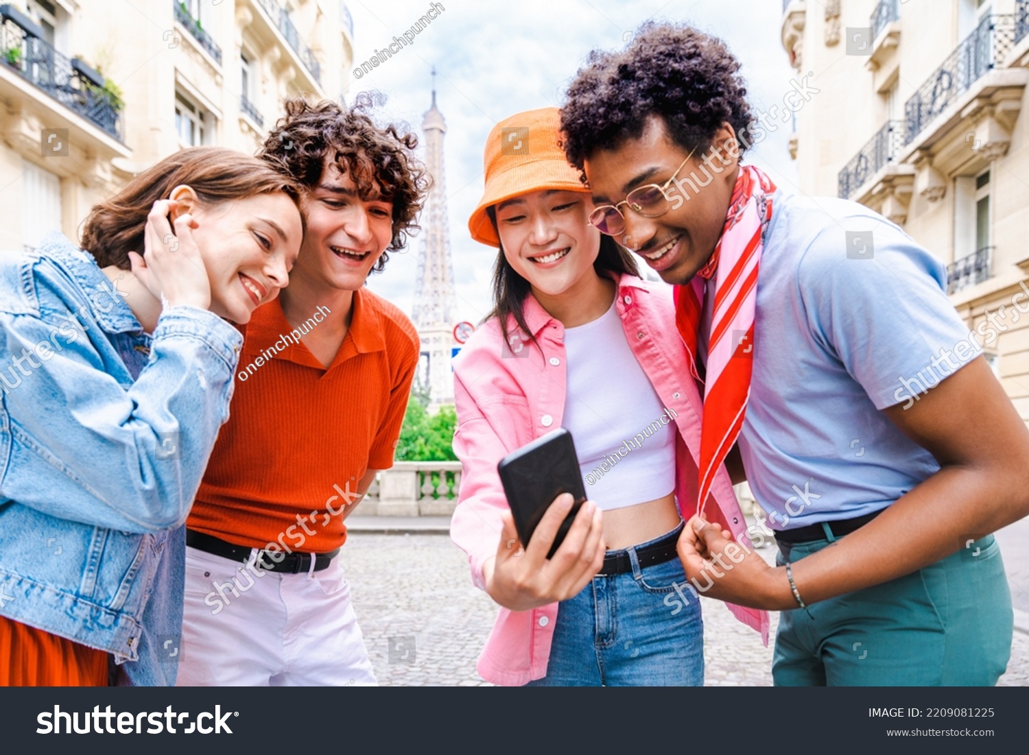 Group Young Happy Friends Visiting Paris Stock Photo 2209081225 ...