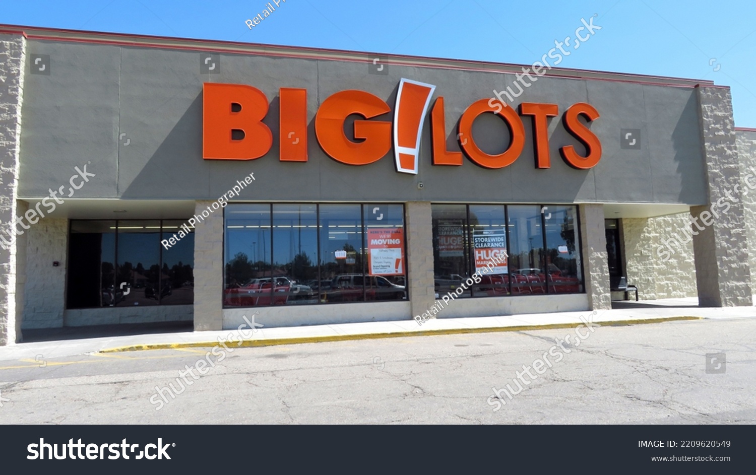 Big Lots Closing Move Front Building Stock Photo 2209620549 Shutterstock