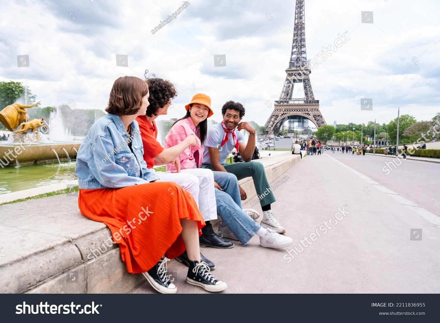 Group Young Happy Friends Visiting Paris Stock Photo 2211836955 ...