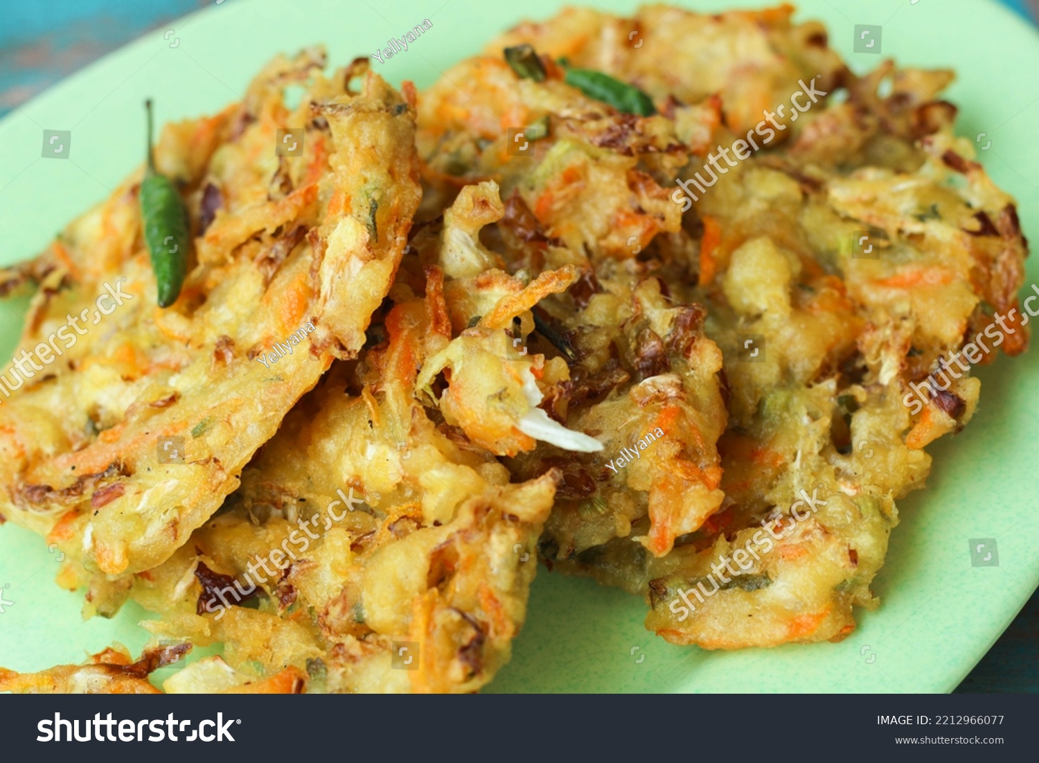 Bala Bala Bakwan Traditional Indonesian Snack Stock Photo 2212966077 ...