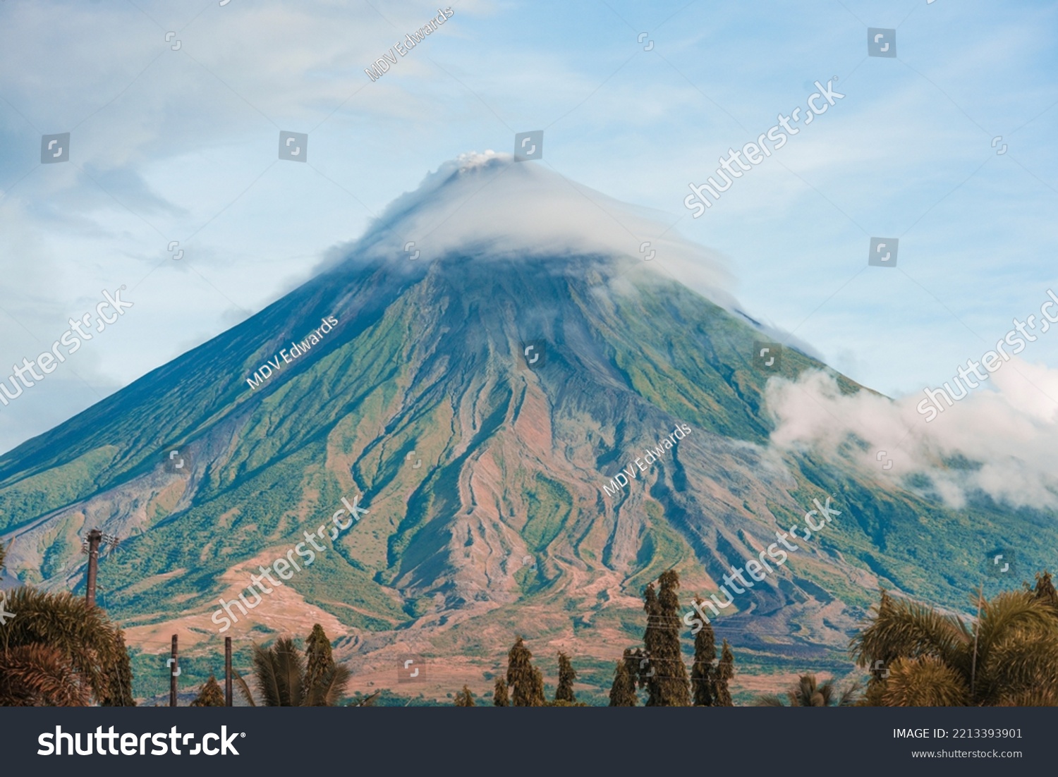 Mayon Volcano Famous Landmark Bicol Region Stock Photo 2213393901 ...