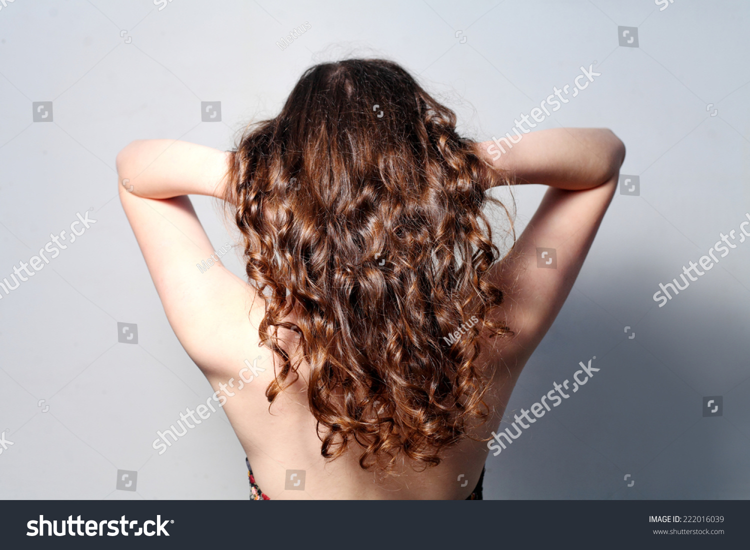 Вьющиеся волосы вид сзади у женщин HD