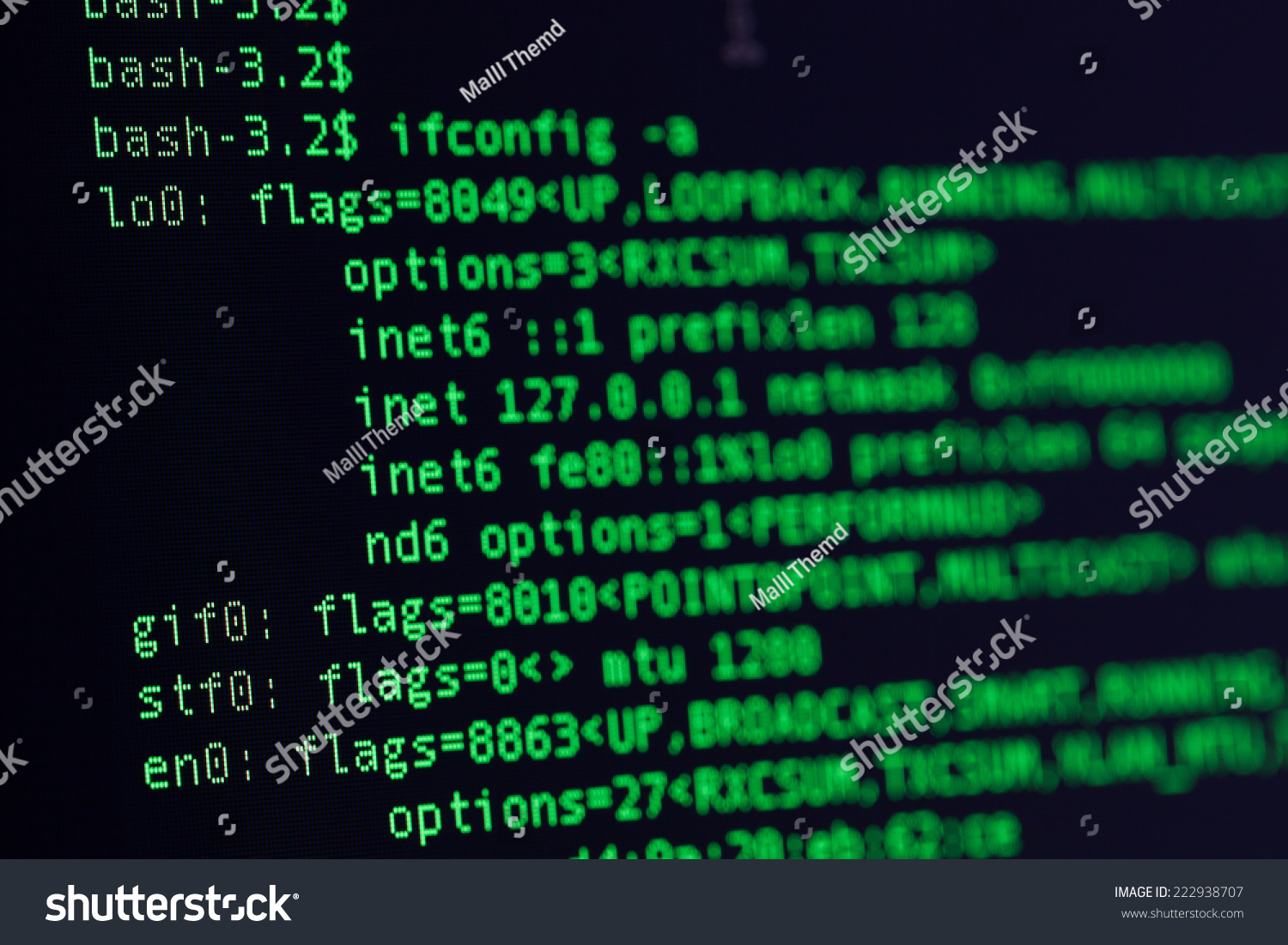 Unix Bashは 黒い背景にシェルの緑色を使用してアプリケーションをインストールします 写真素材 Shutterstock