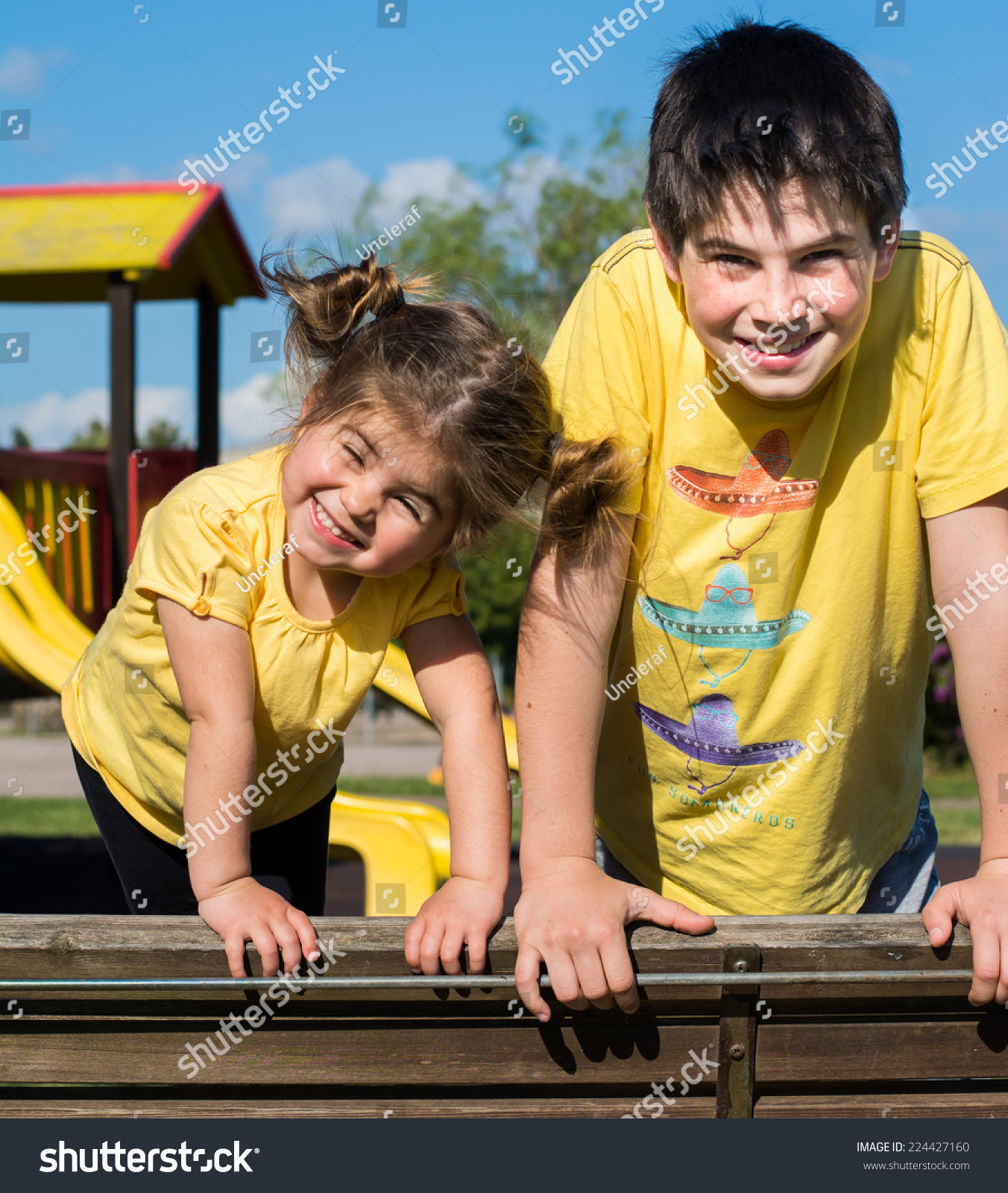 Brother Sister Have Nice Day Park Foto De Stock 224427160 Shutterstock