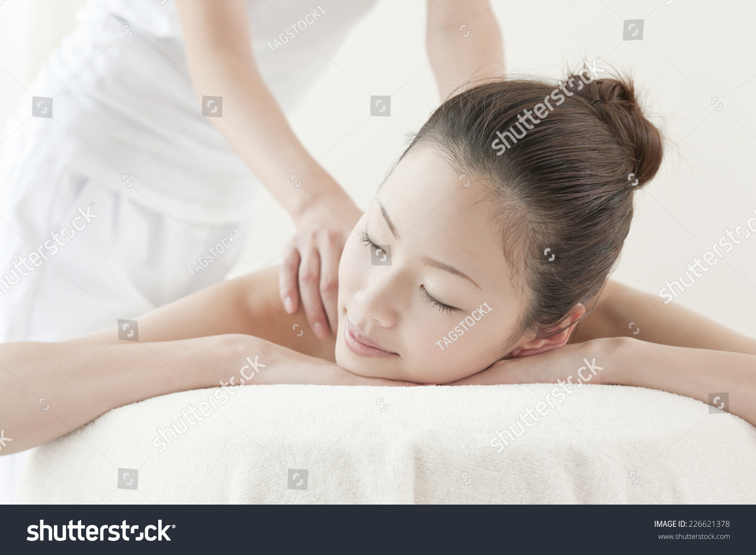 Japanese Woman Receiving Oil Massage pic