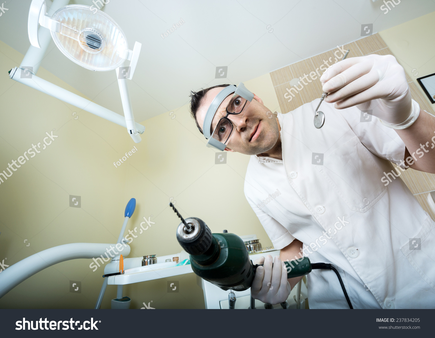 Голодный врач. Стоматолог. Злой доктор стоматолог.