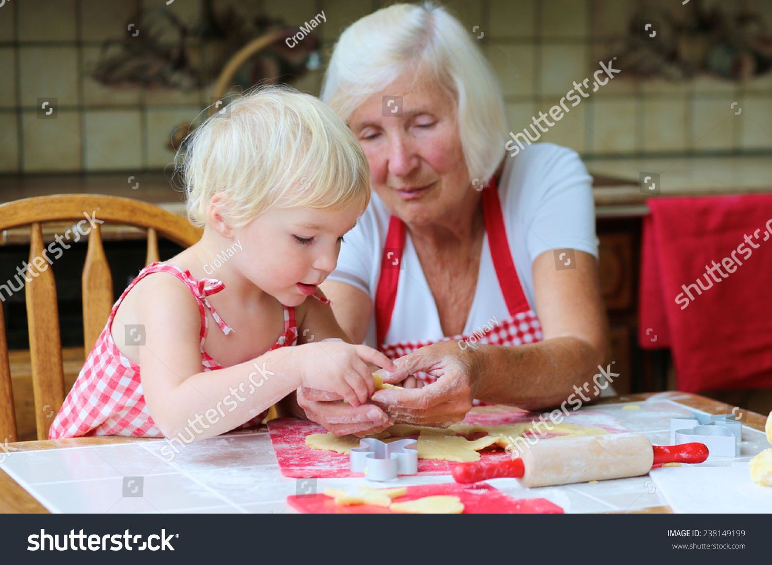 Бабуля с внучкой