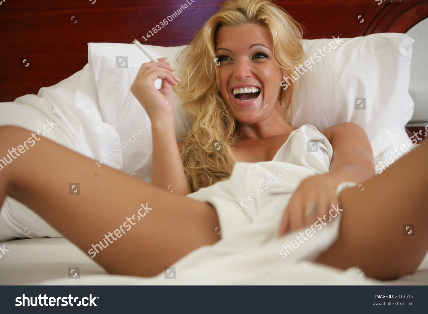 Sexy Blondes In Bed