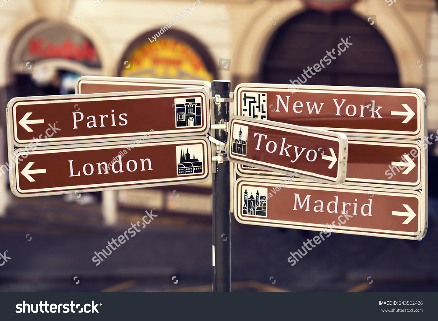 Tokyo paris. Лондон Токио. Париж Токио. Токио указатель. Travel broadens the Mind перевод.