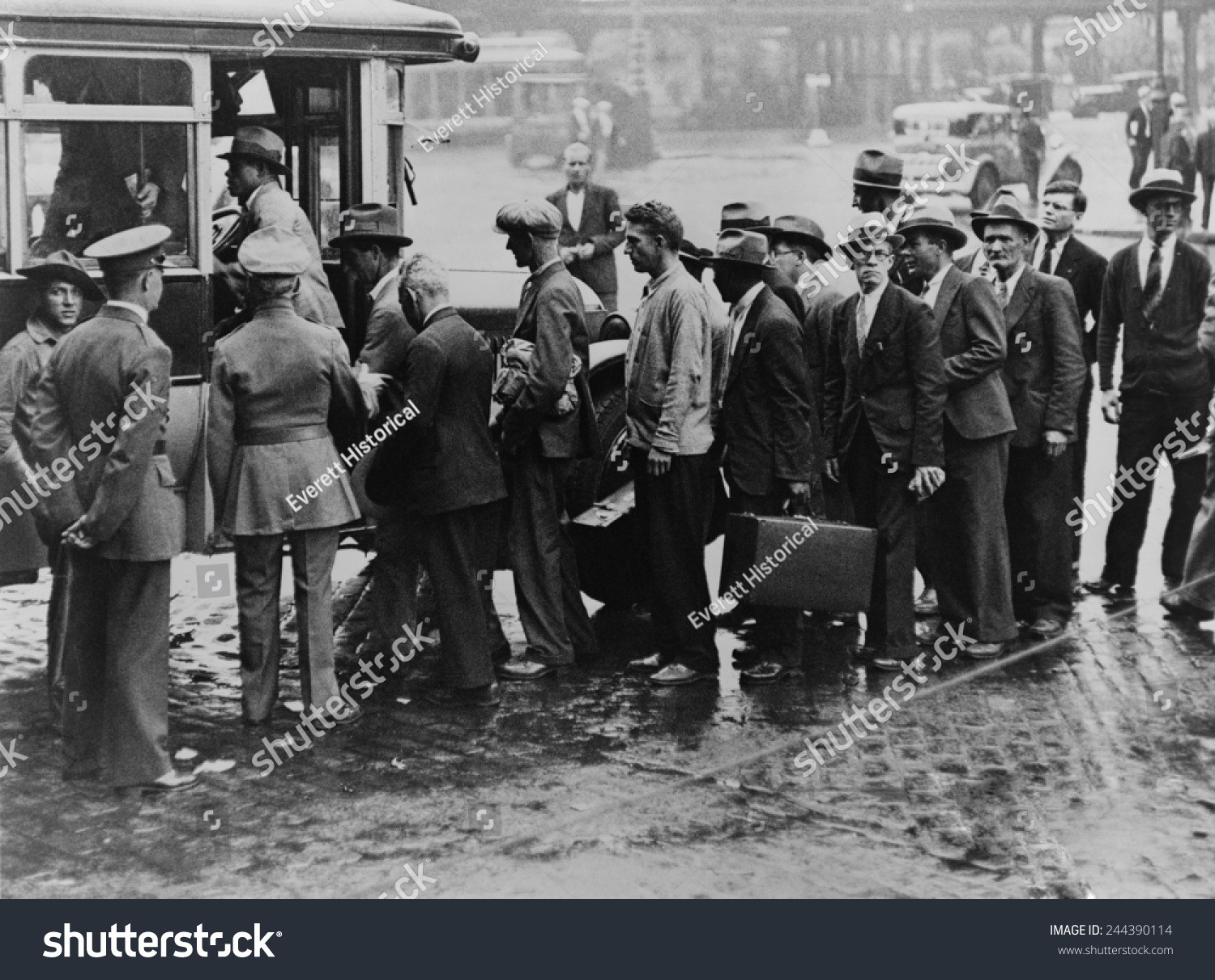 World War Veterans Boarding Bus Taking Stock Photo 244390114 | Shutterstock