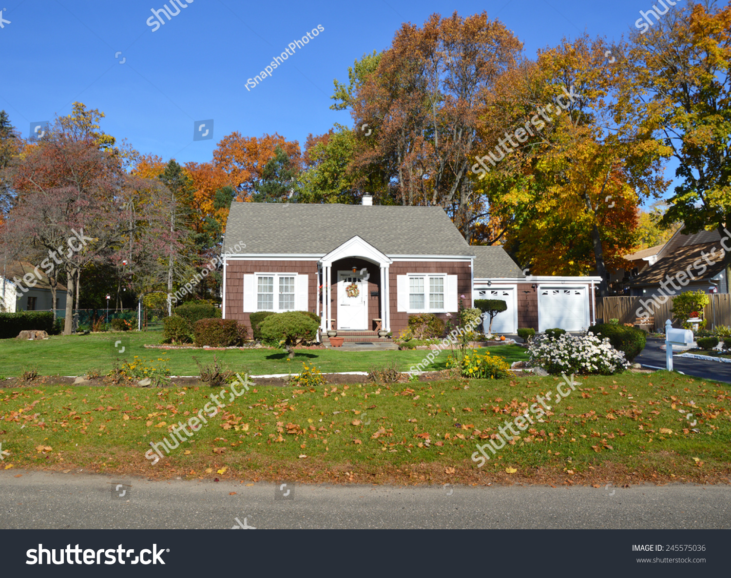 Suburban Brown Bungalow Home Autumn Day Stock Photo 245575036 ...