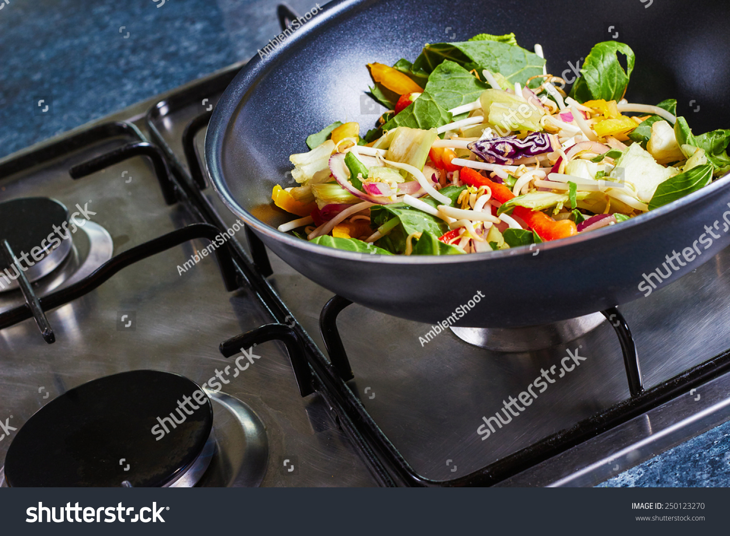 Овощи на плите. Cook Veggie Wok в упаковке.