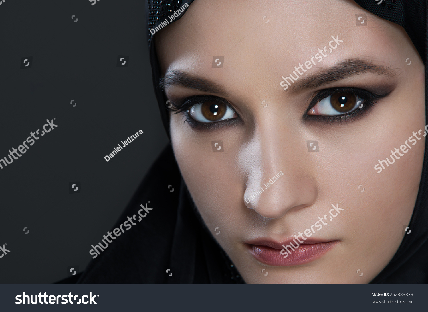 Arabian Woman Black Veil On Black Stock Photo 252883873 | Shutterstock