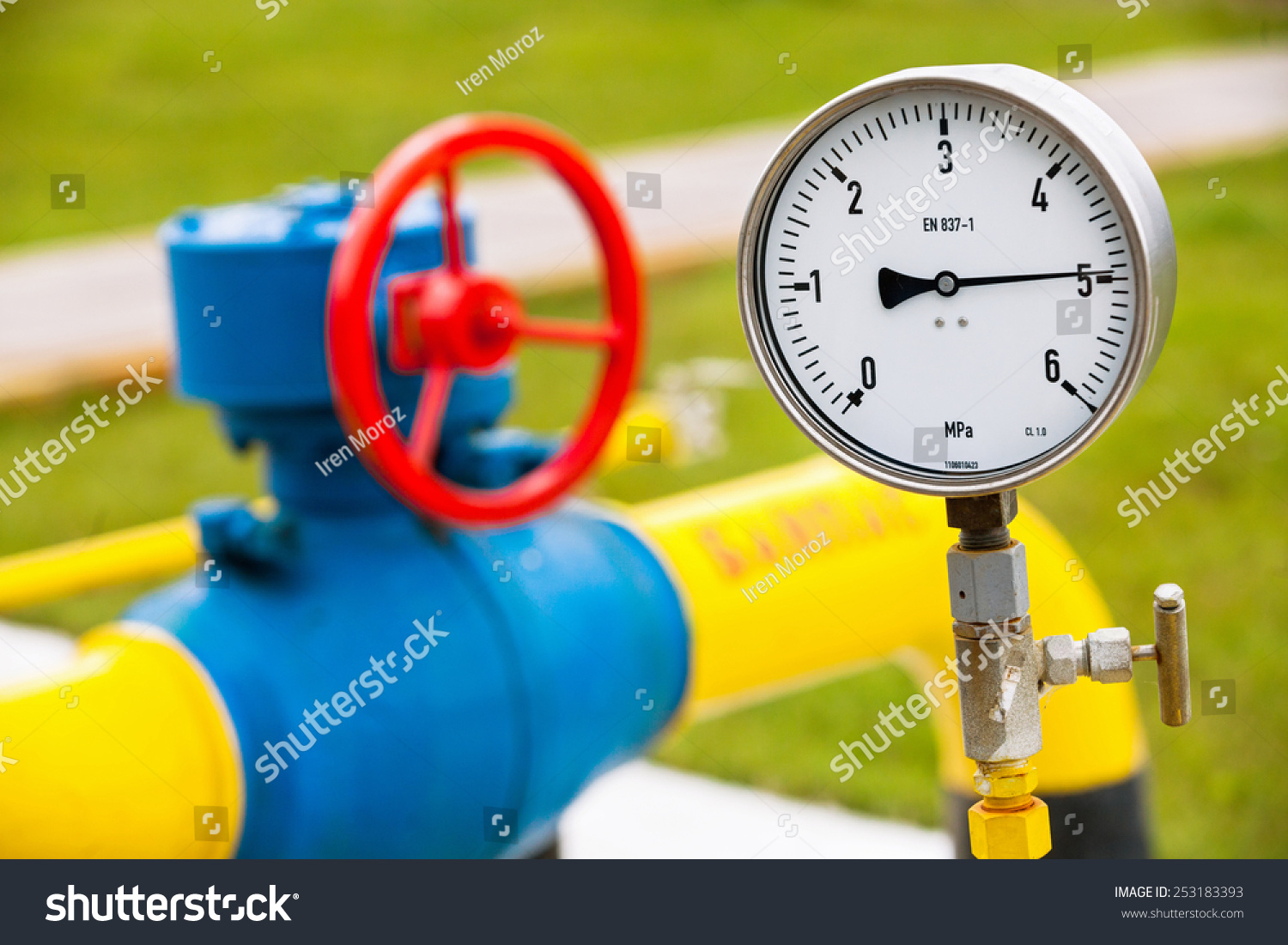 High Pressure Reading On Gas Wellhead Stock Photo 253183393 | Shutterstock