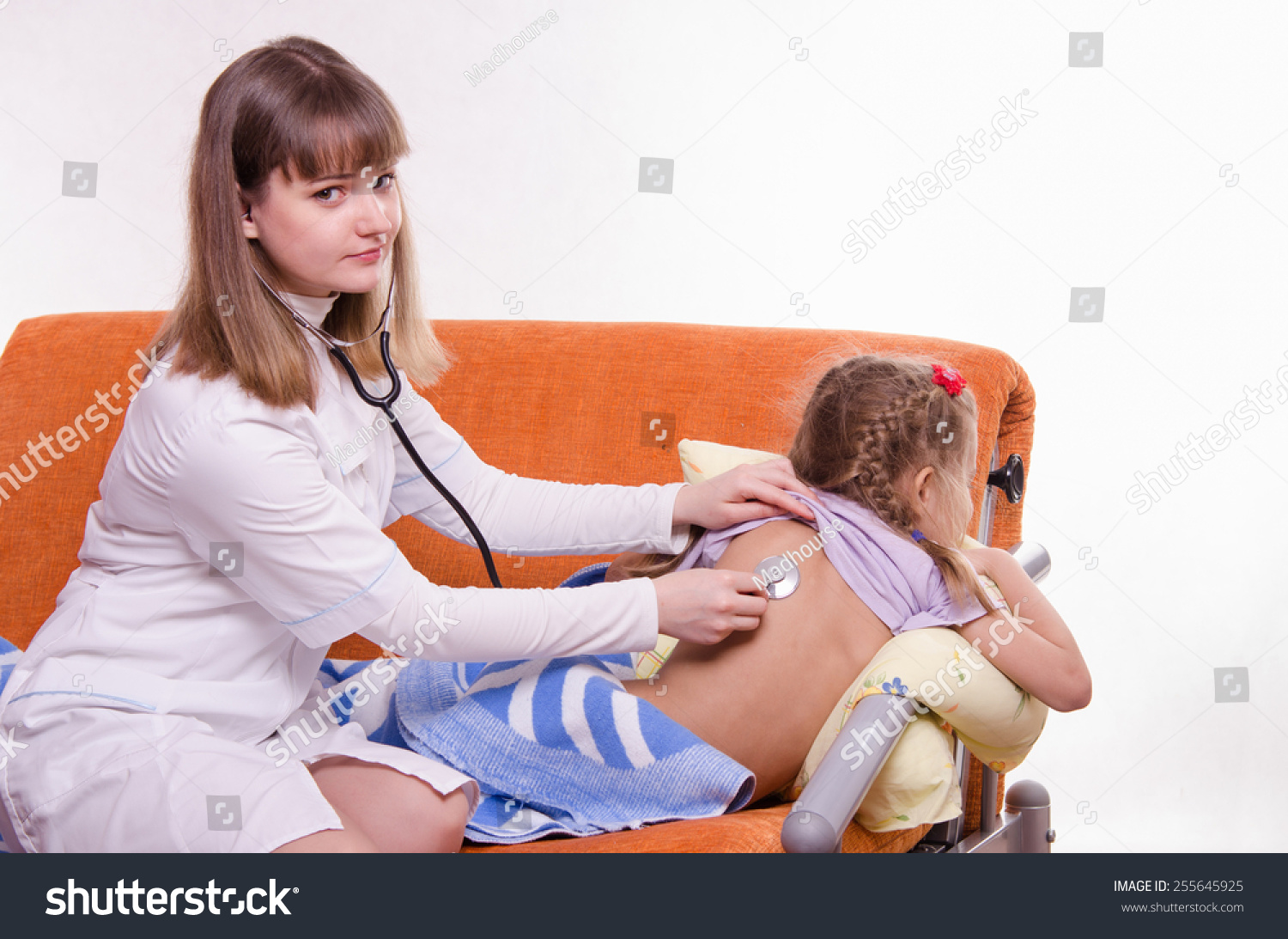 голая девочка у врача фото фото 83