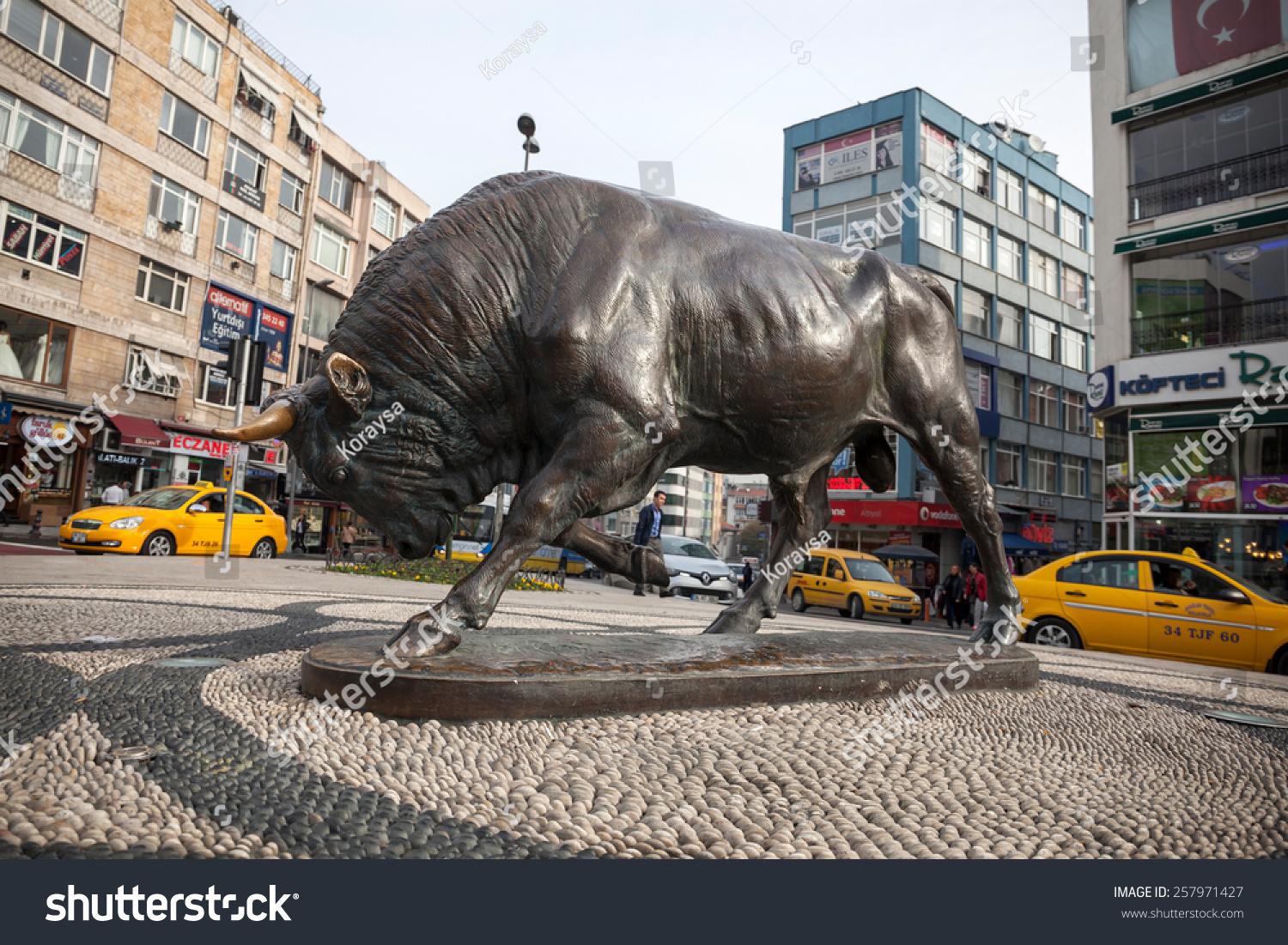 Бык на арбате. Торремолинос статуя быка. Статуя буйвола Стамбул. Kadikoy bull Statue Турция. Статуя быка в Кадыкей.