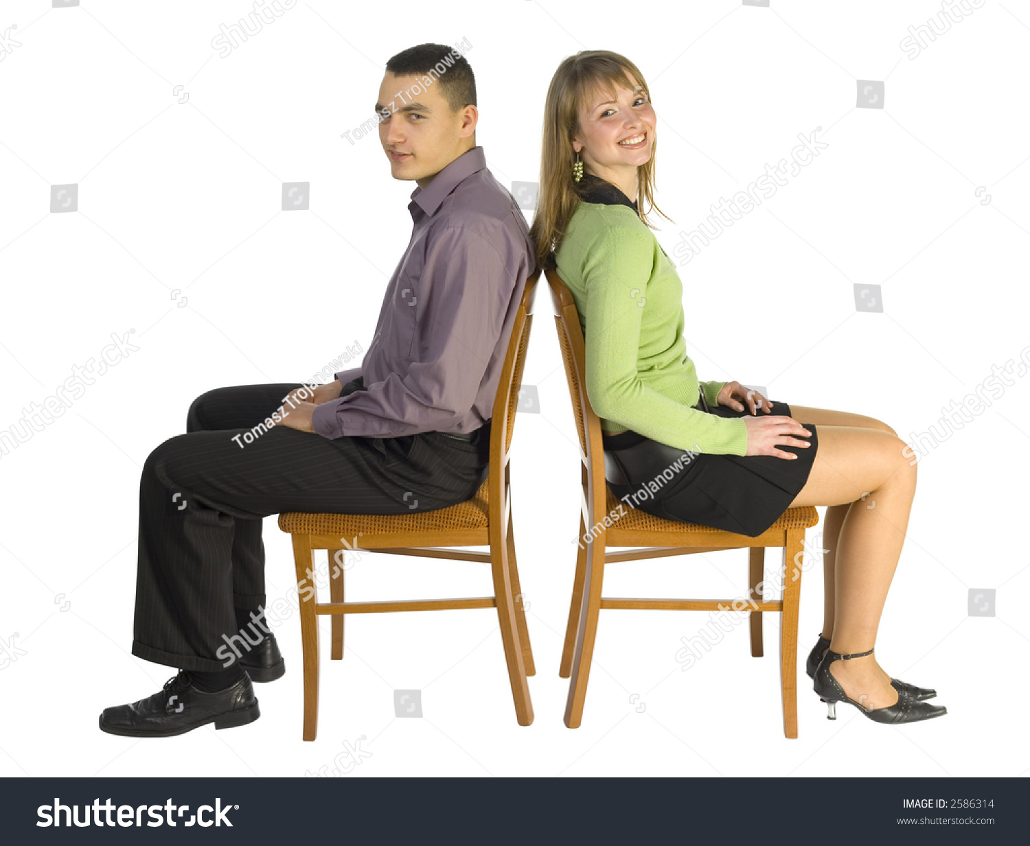 Сидя постою. Человек на стуле. Человек сидит на стуле. Человек табурет. Человек сидя на стуле.