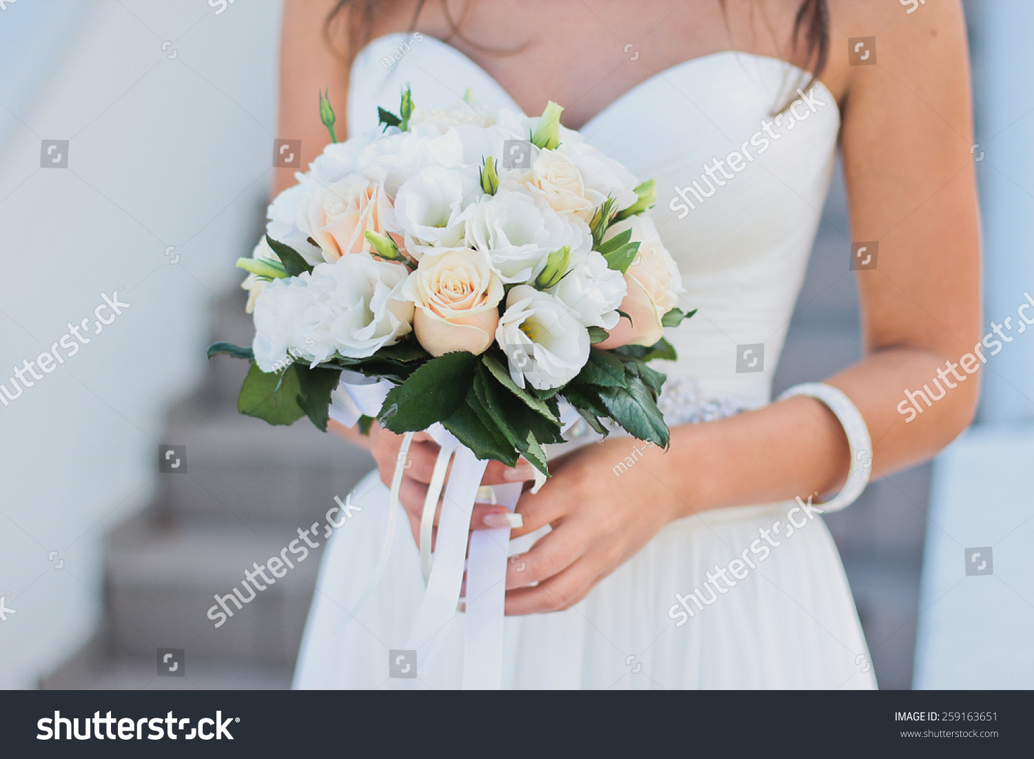 Лаконичный свадебный букет
