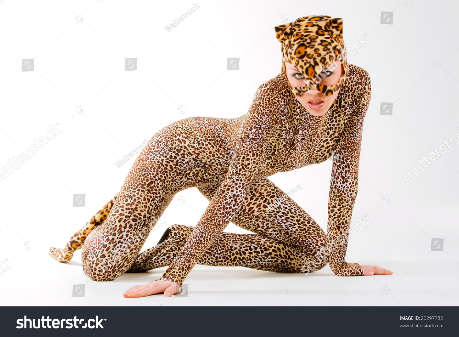 Леопардовый латексный костюм
