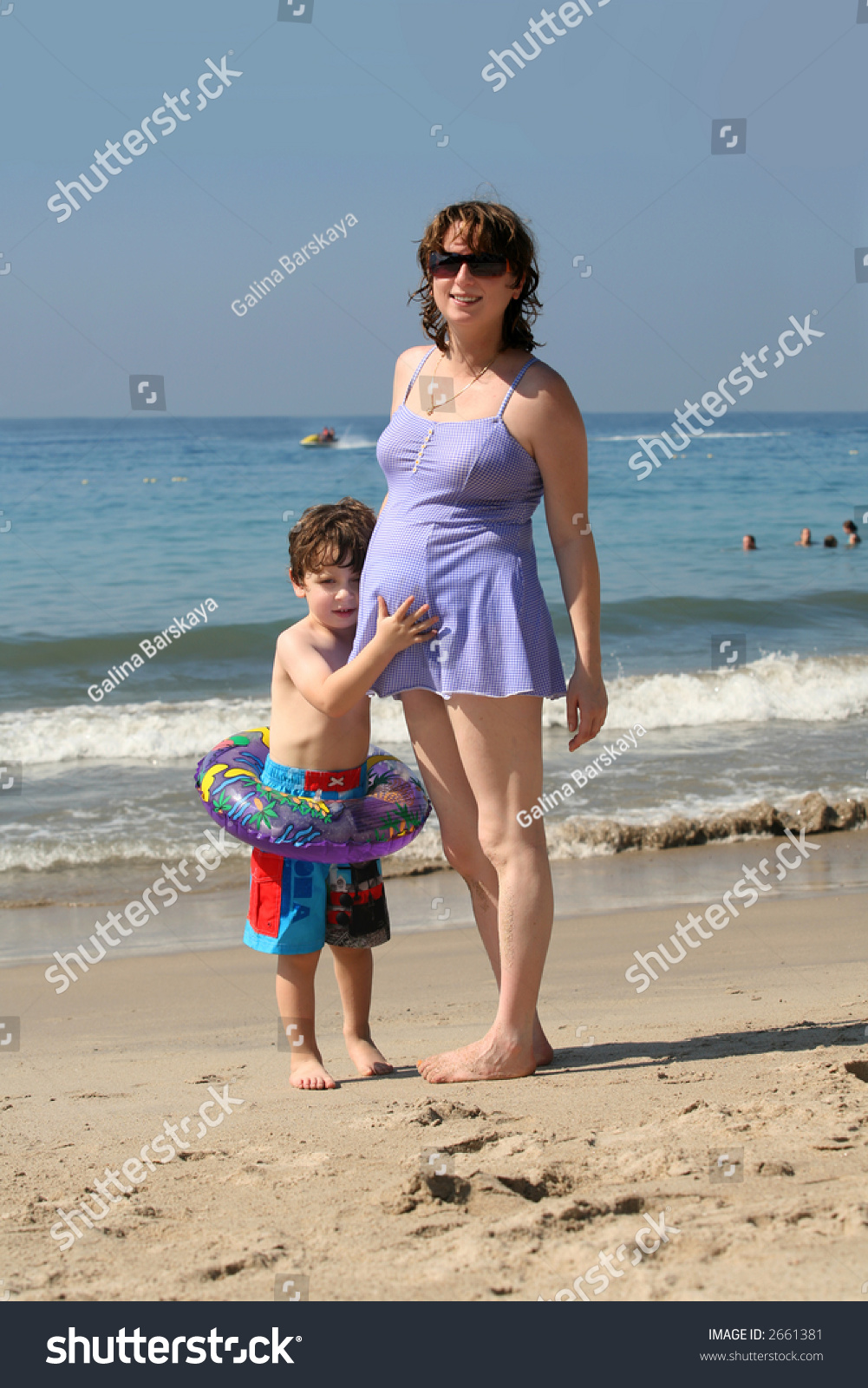голая мама с ребенком на пляже фото фото 74