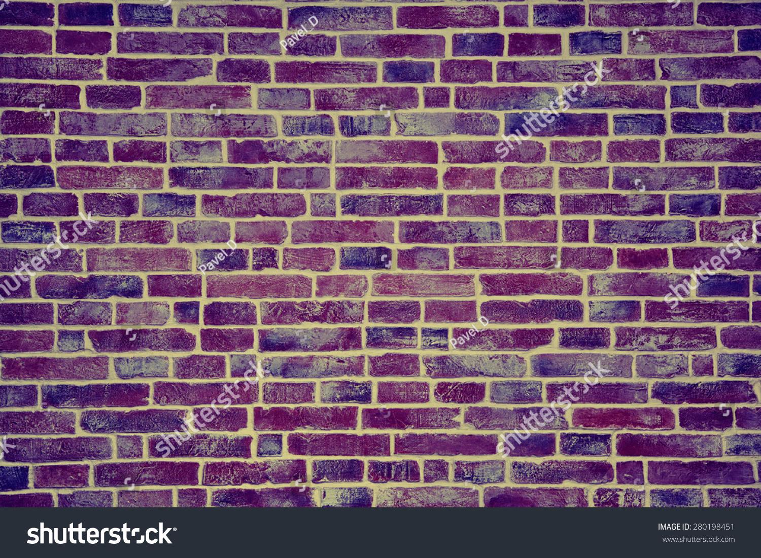 Темно фиолетовая кирпичная стена