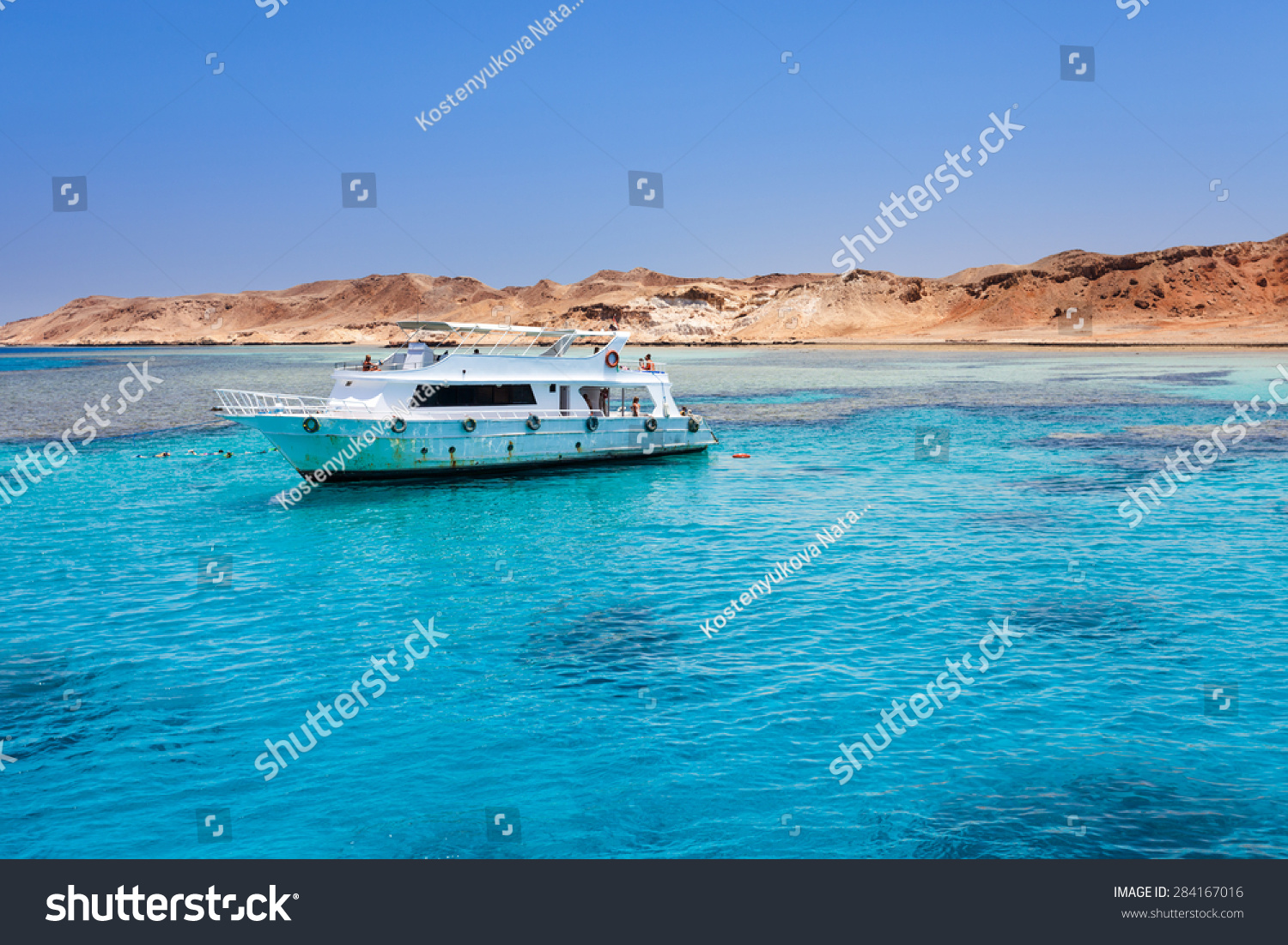 tourist boat red sea