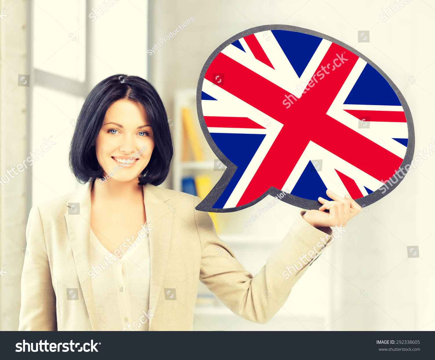 Красивый человек на английском. Девушка с флажком Великобритании. Человек на английском. Женщина с английским флагом. Иностранные языки.