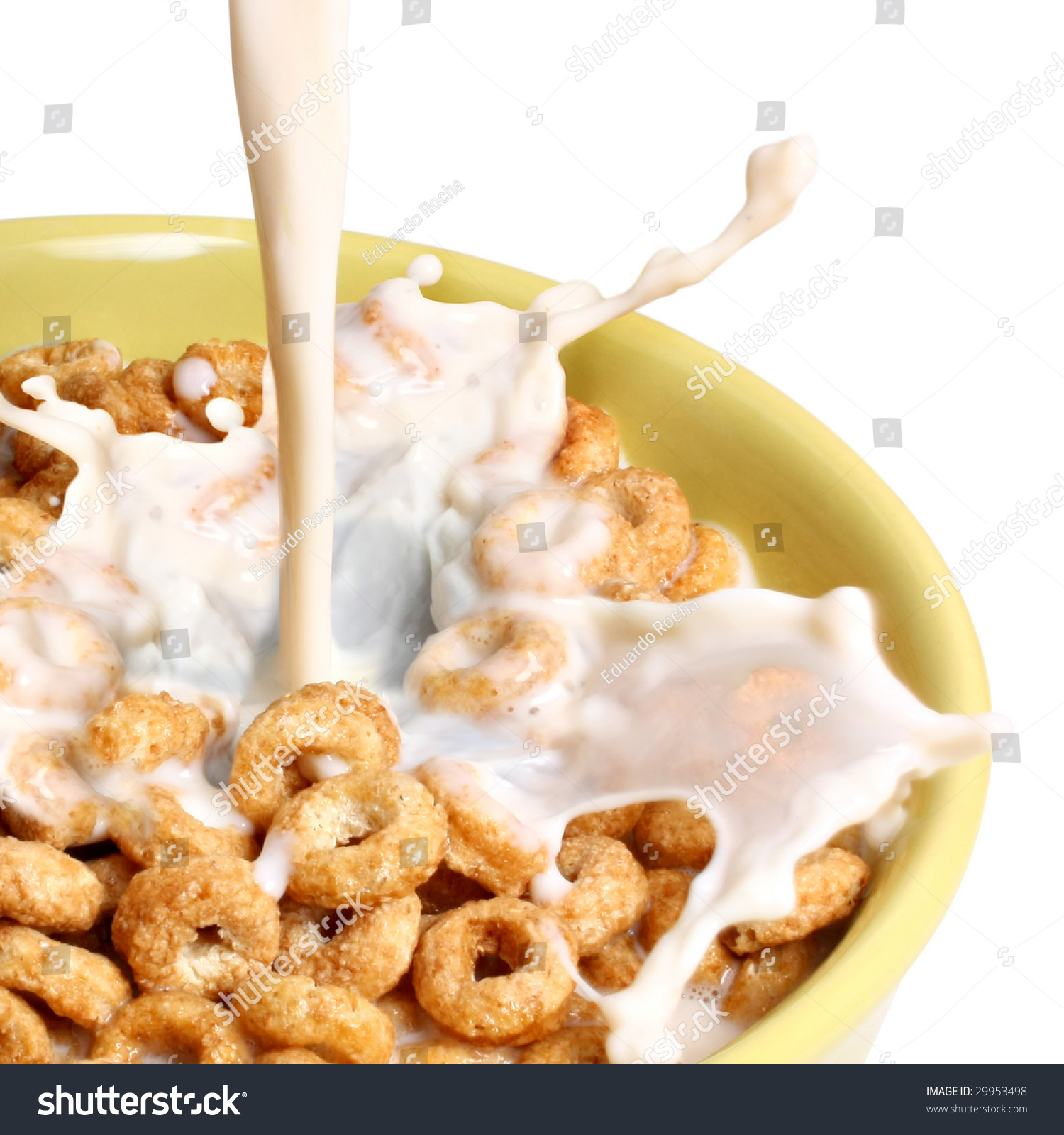 cereal bowl with milk splashing