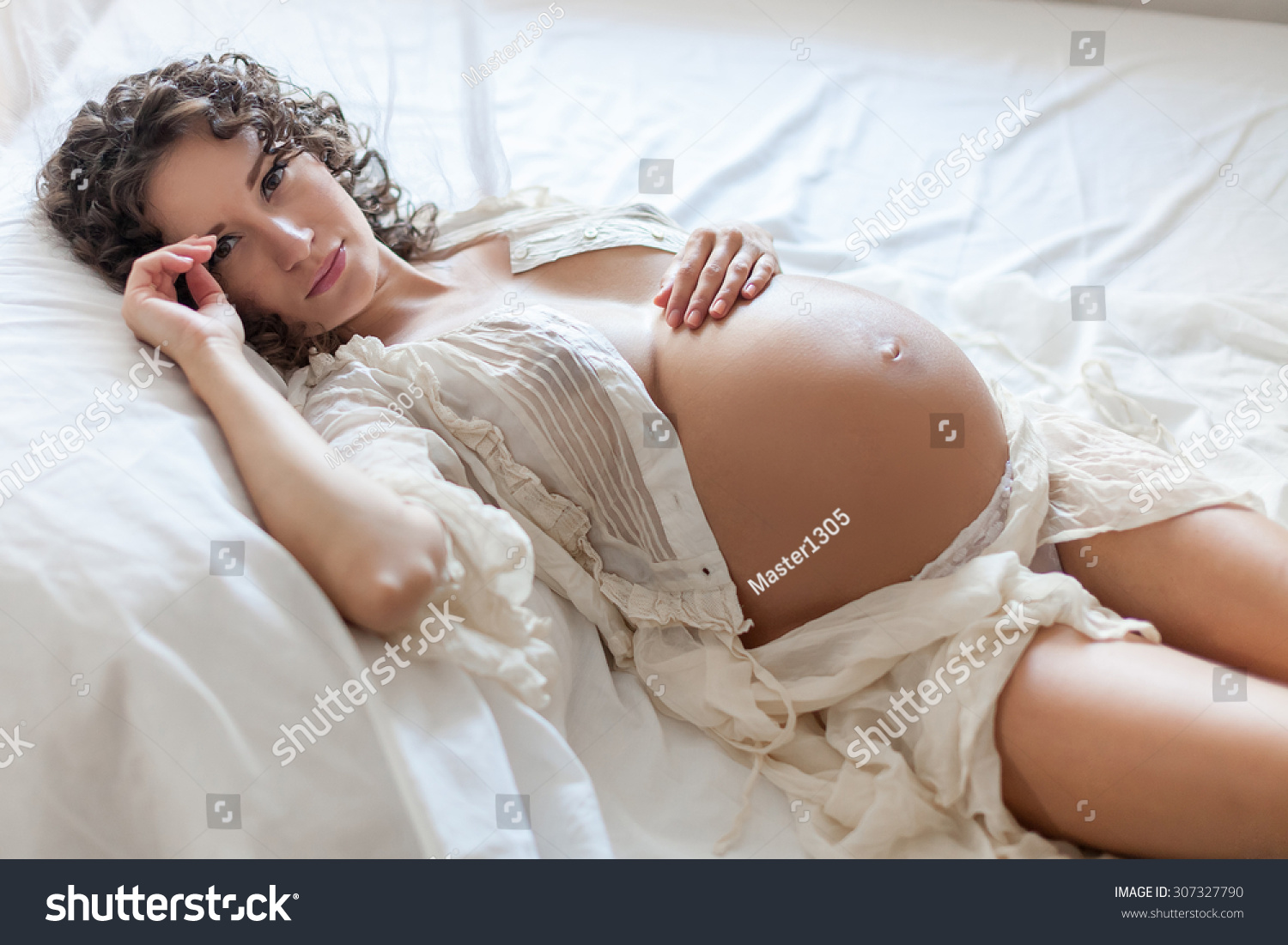 Беременные белые женщины