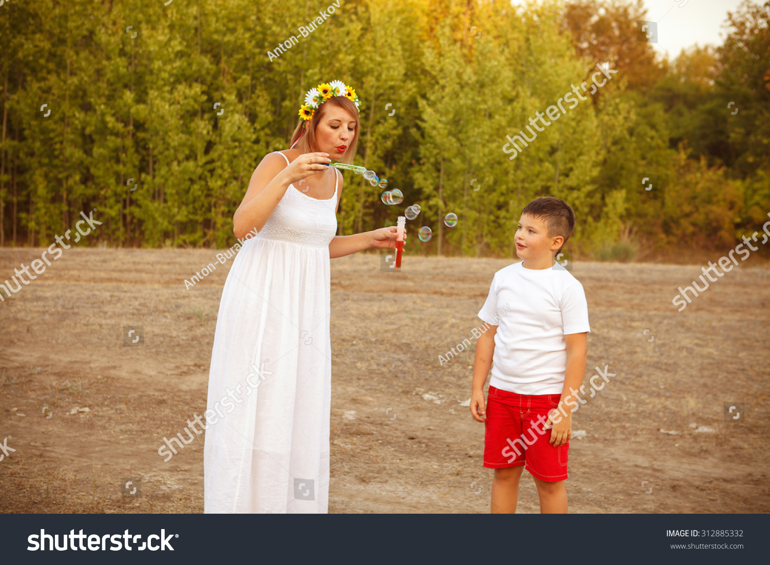 Mother Son Blow Soap Bubbles Park Stock Photo 312885332 Shutterstock