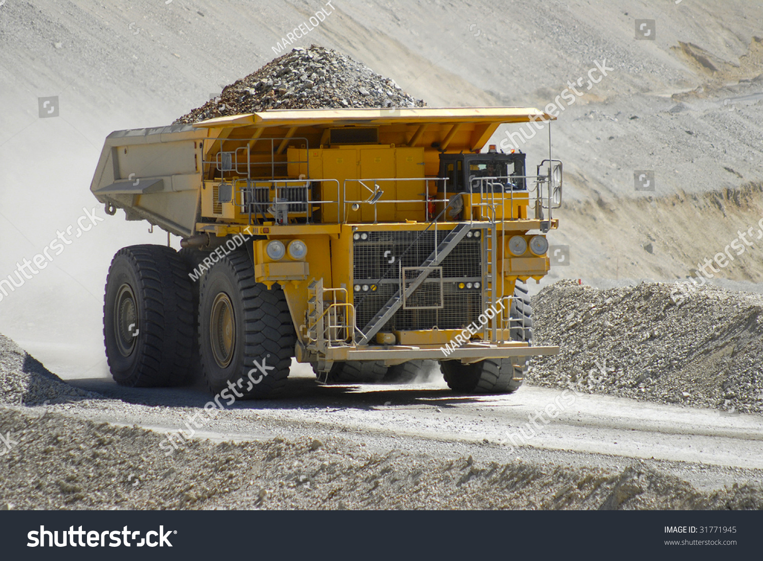 Truck Transporting Copper Ore Stock Photo 31771945 | Shutterstock