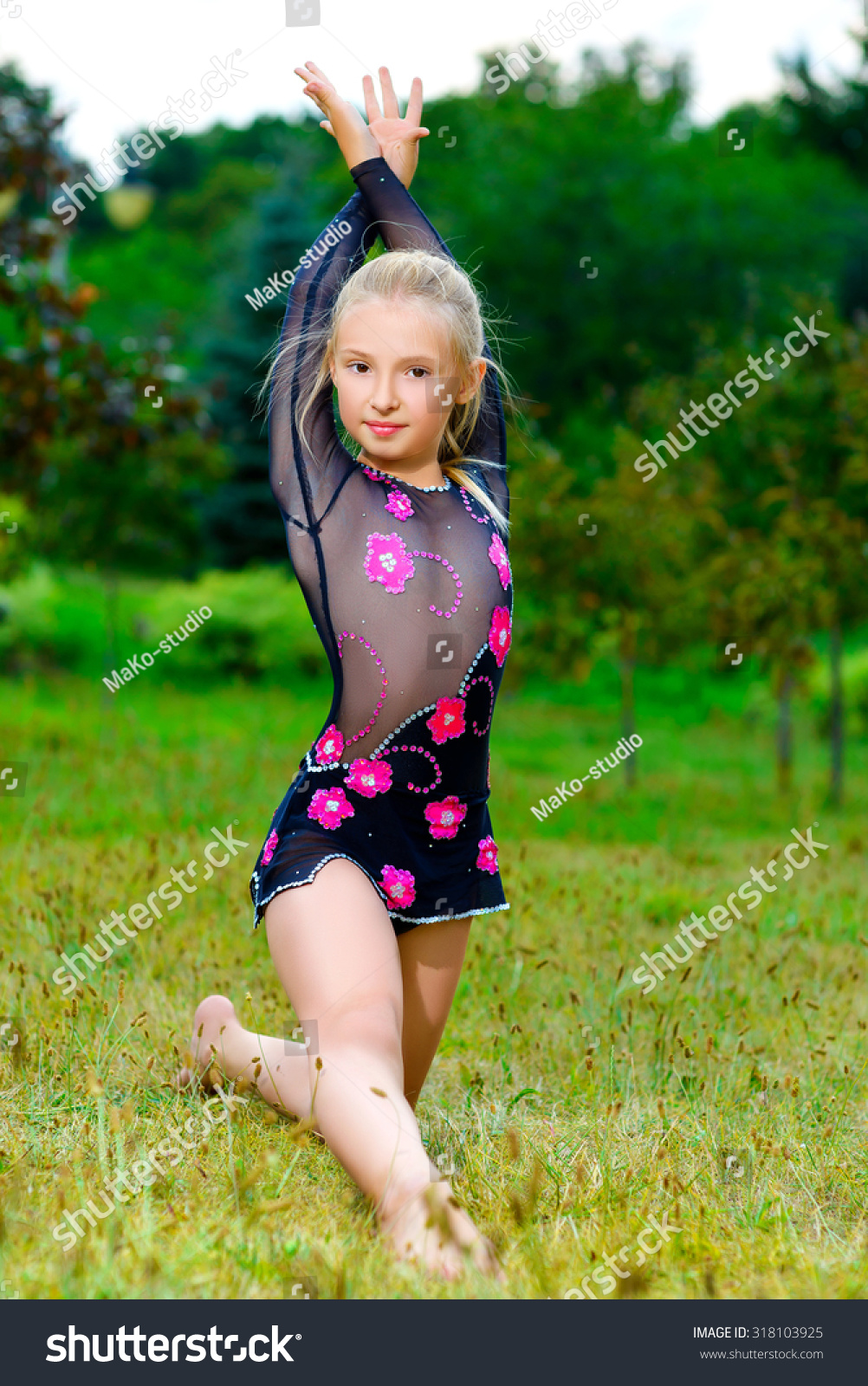 Flexible Little Girl Doing Gymnastics Split Stock Photo 318103925