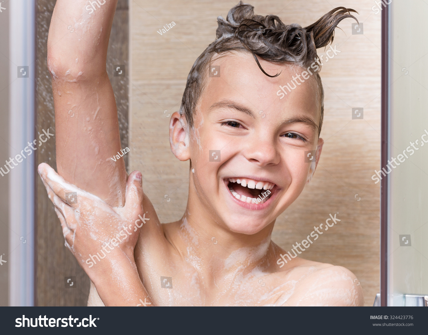 Photo De Stock Joyeux Garçon Prend Une Douche Dans 324423776 Shutterstock