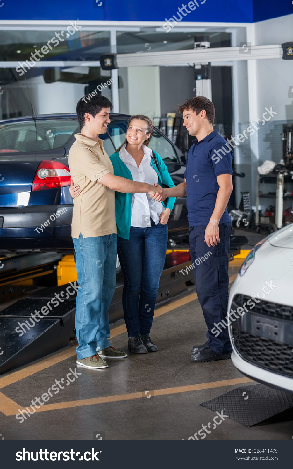 85 Mechanic Business Owner Couple Images, Stock Photos & Vectors