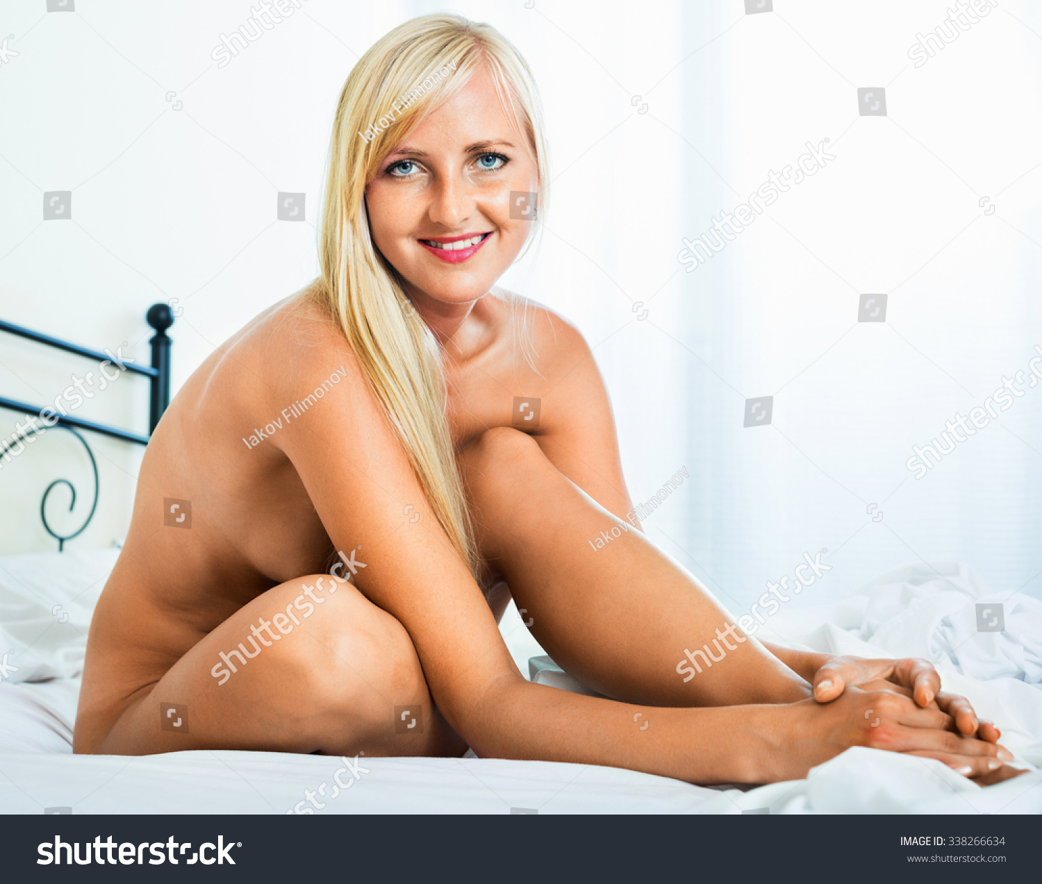 Smiling Nude Girls