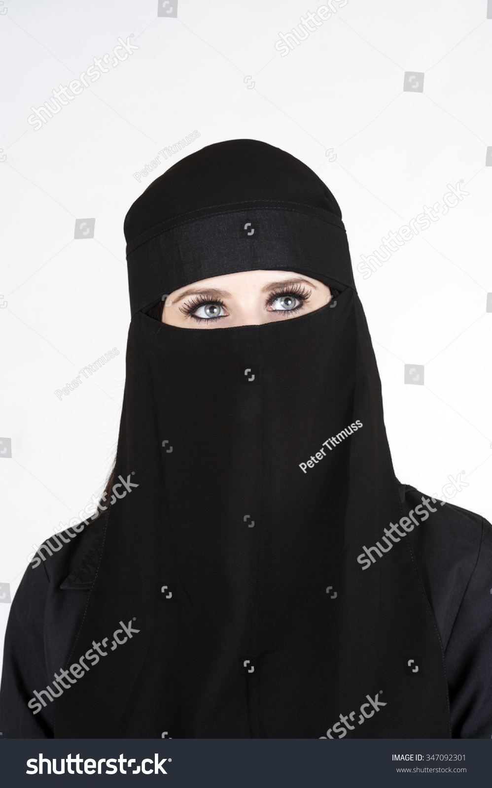 Portrait Young Woman Wearing Burka Stock Photo 347092301 | Shutterstock