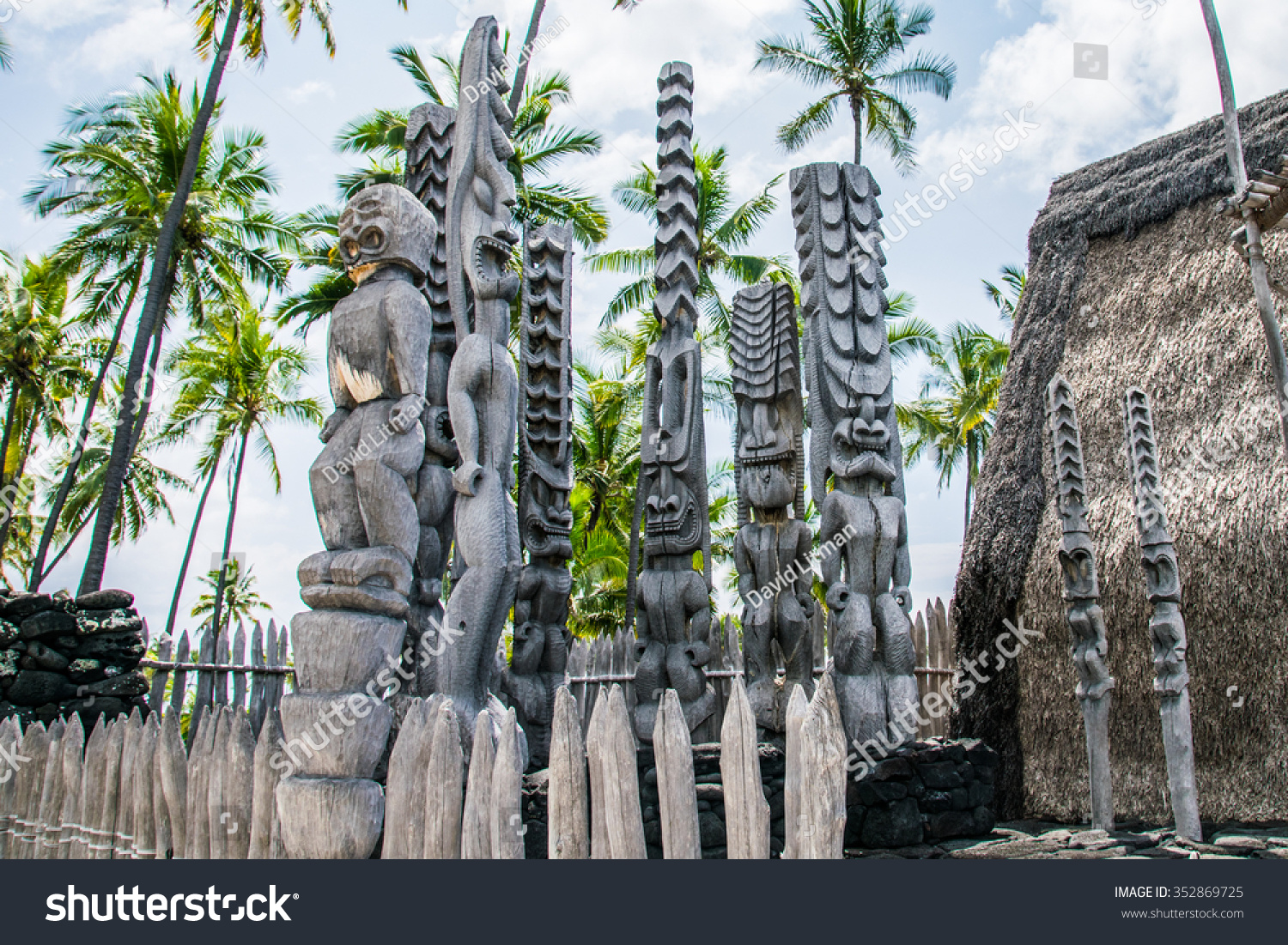 Ancient Polynesian Style Tiki Wooden Carvings Stock Photo 352869725 ...