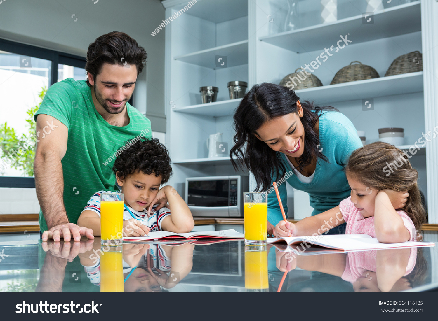 Should parents make. Семейная миссия дома картинка. Children (help) their parents. Parents helping their children with homework. The children are doing their homework.