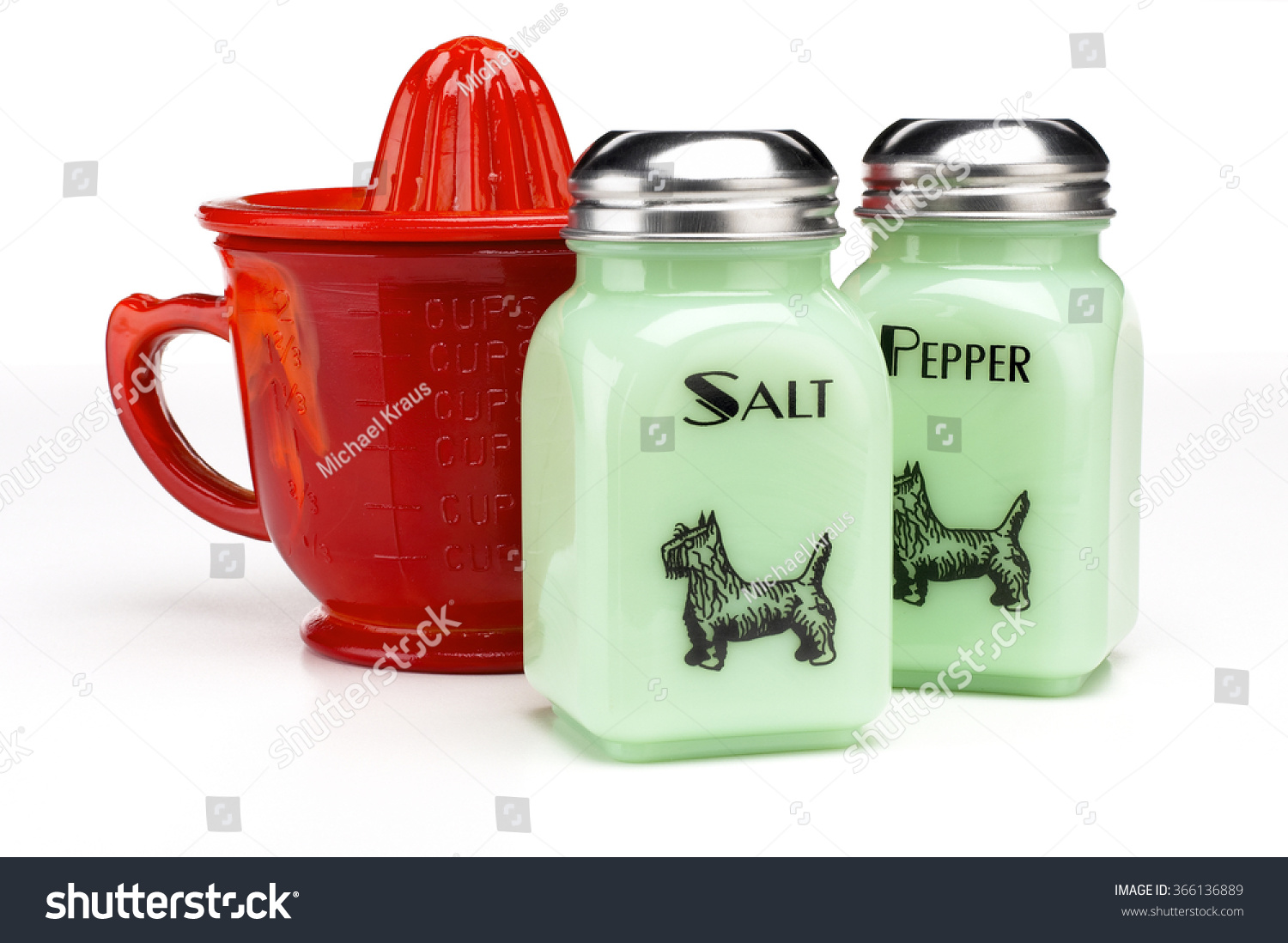 Red Salt Pepper Shakers With Handle Salt And Pepper Salt Pepper ...