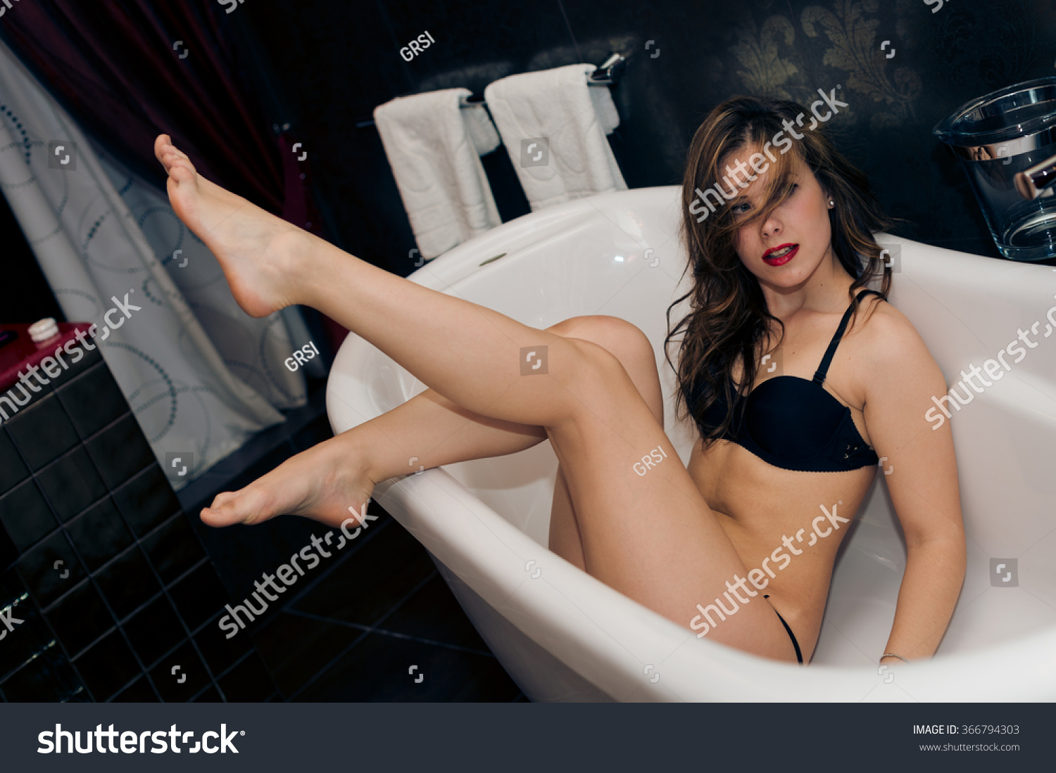 810 Afbeeldingen Voor Naked Hot Tub Afbeeldingen Stockfotos En