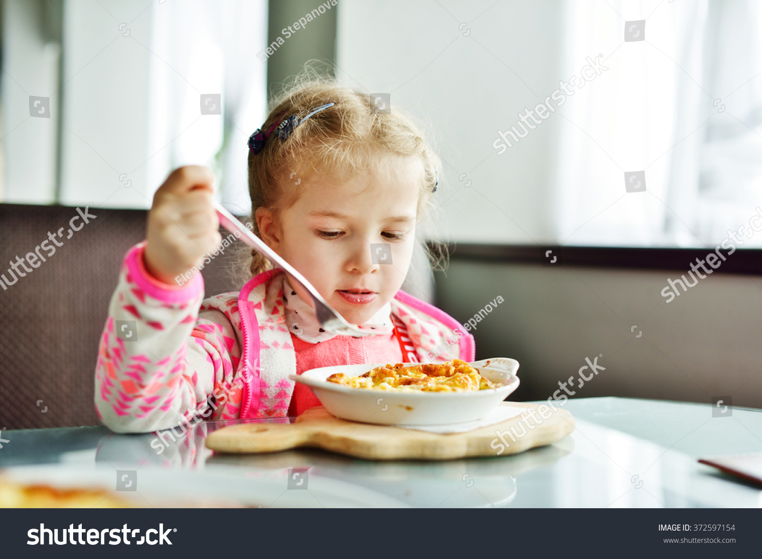 Little Girl Eating Restaurant Stock Photo 372597154 | Shutterstock