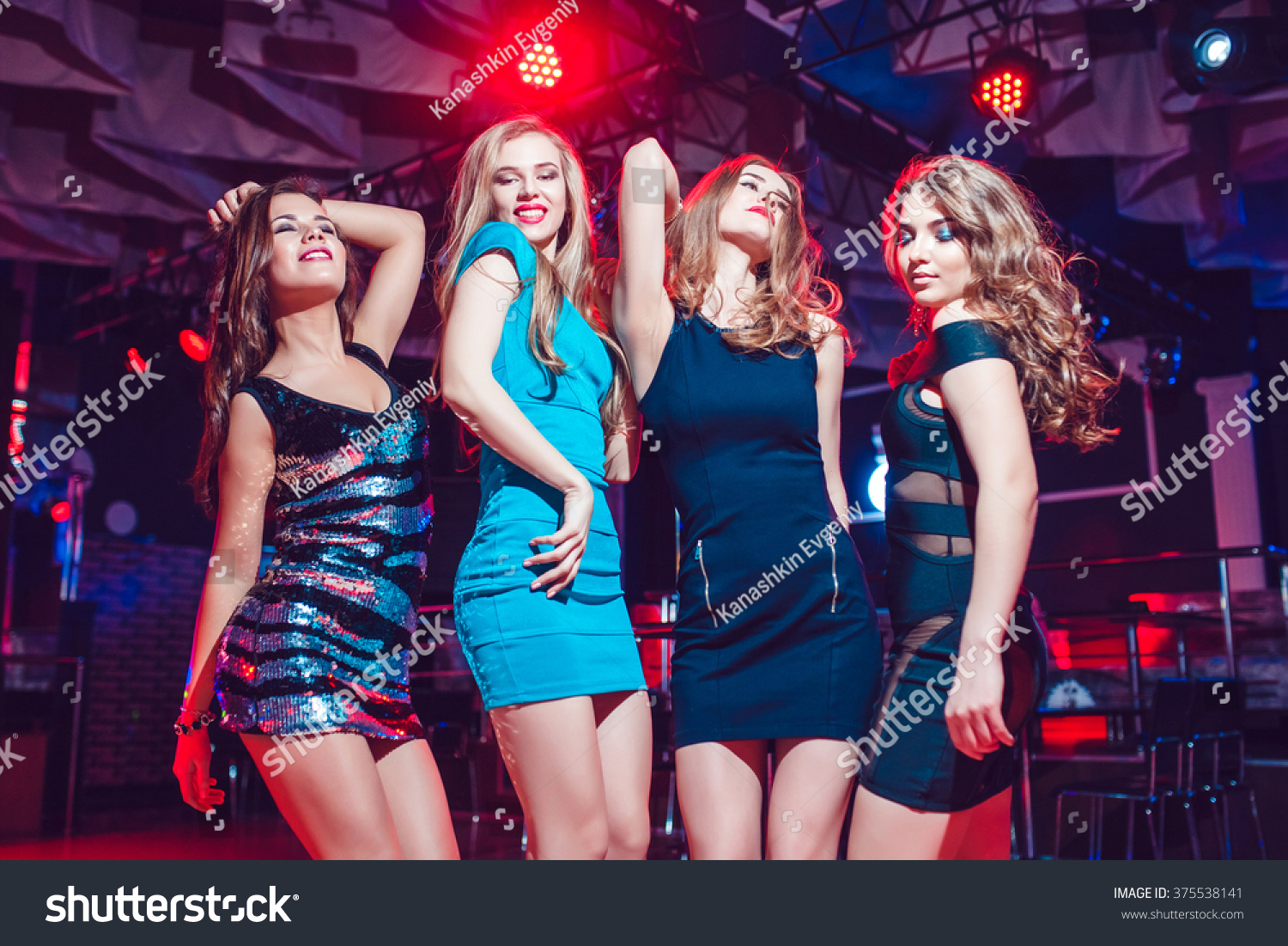Телочки в клубе
