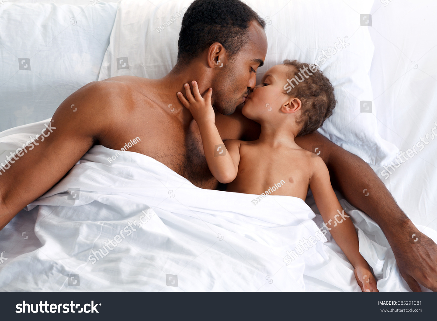 Стоковая фотография 385291381: Hispanic Father Son Bed Daddy Kisses Shutter...