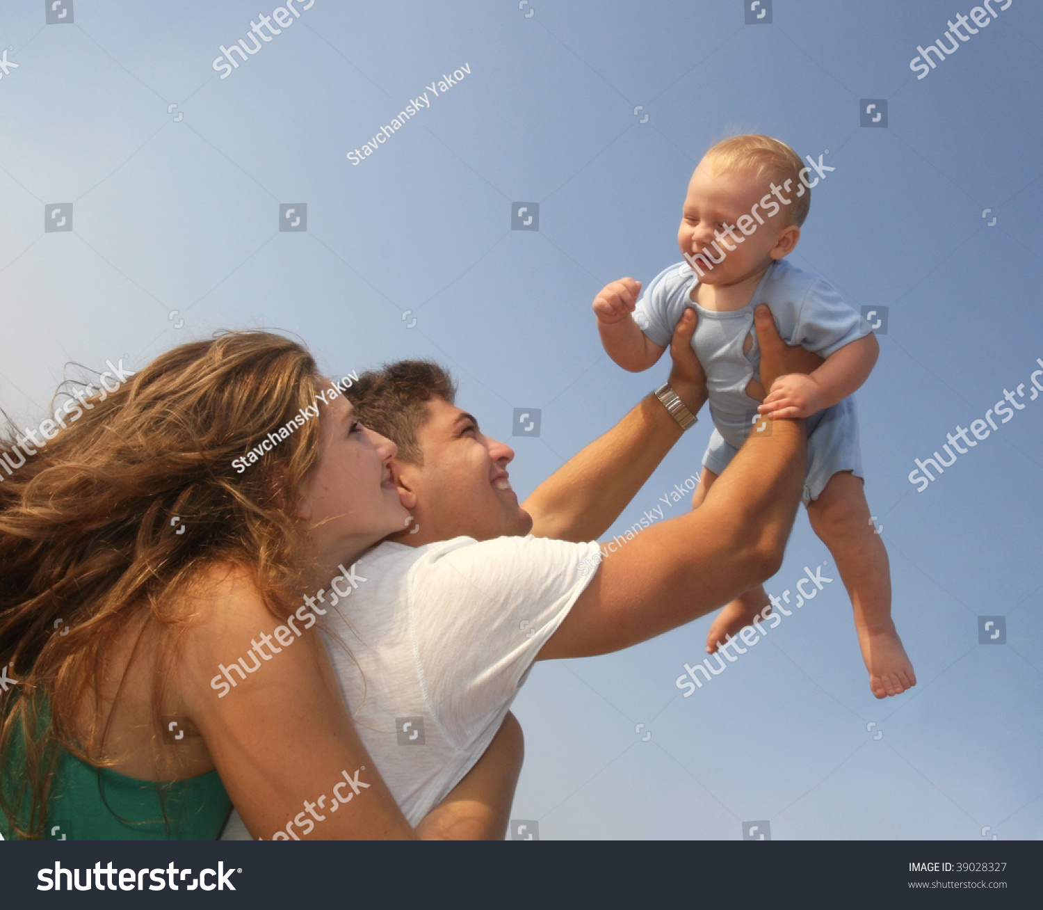 семья с младенцем картинки