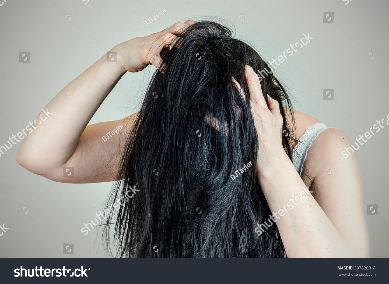 У верных женщин волосы всегда. Плохие волосы. Постоянно волосы. Картинка плохие волосы. Женщина с плохими волосами.
