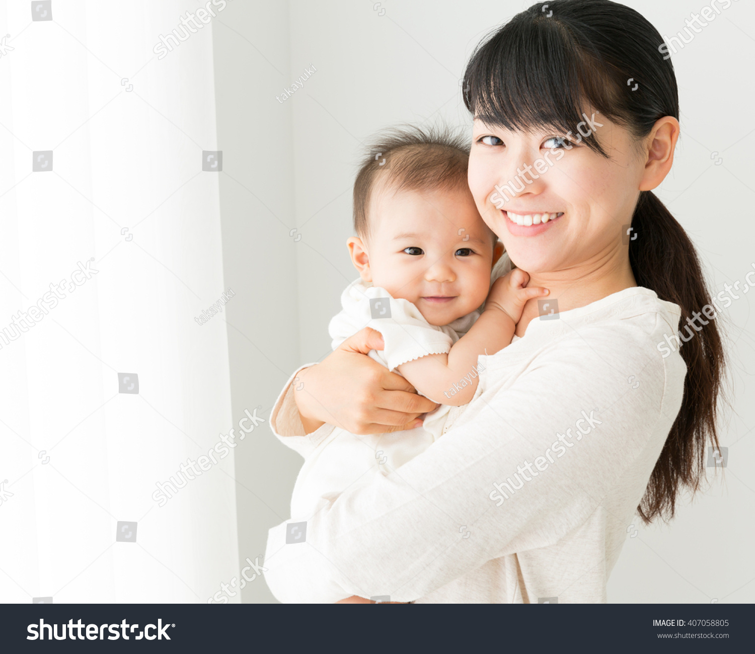 11,586 Asian mom and baby white background Images, Stock Photos ...