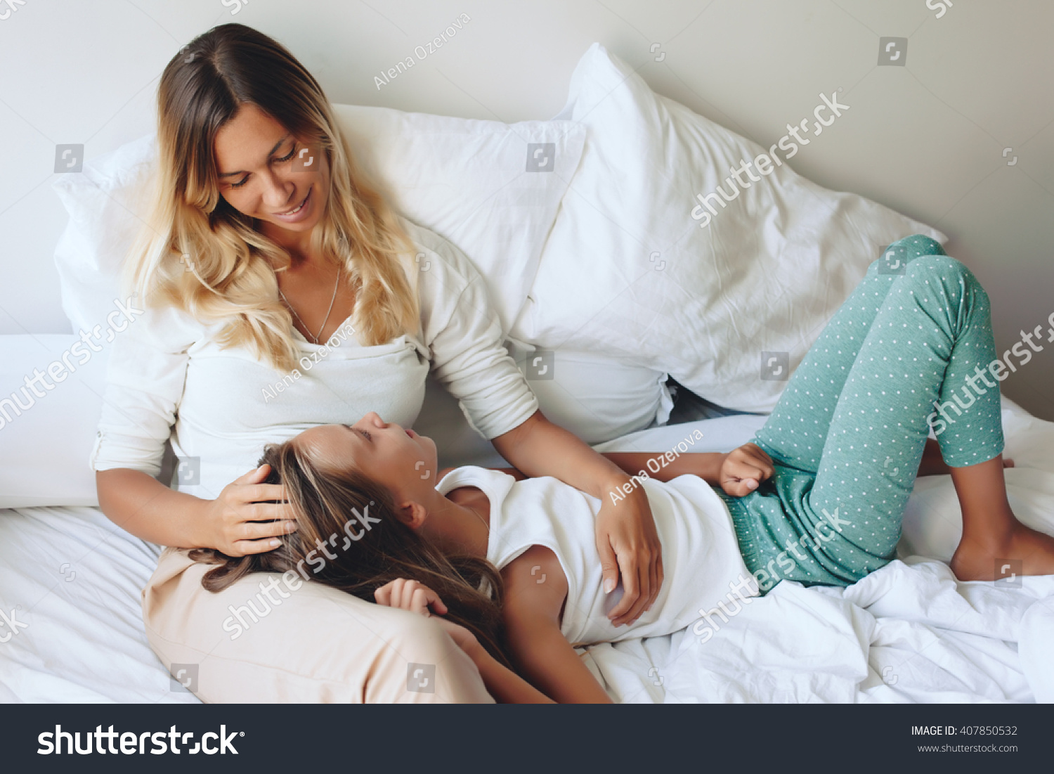 Mom Her Tween Daughter Relaxing Bed Stock Photo 407850532 | Shutterstock