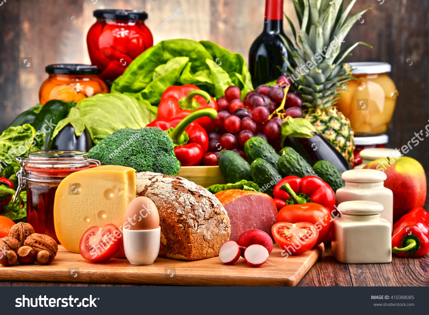 Большим разнообразием видов разнообразными цепями питания. Продукты овощи. Овощи и молочные продукты. Продукты овощи фрукты. Продукты мясо овощи.