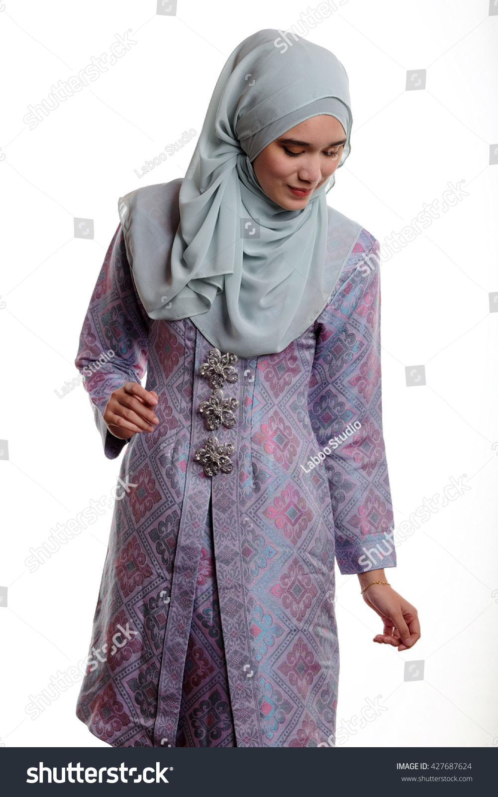 Pretty Malay Muslim Lady Wearing Traditional Stock Photo 427687624 ...